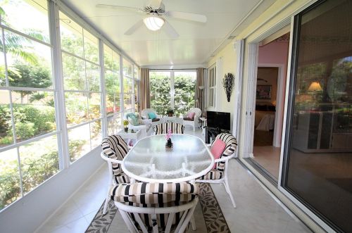 566 Cortina Ln, Fort Pierce FL 34986-1742 exterior