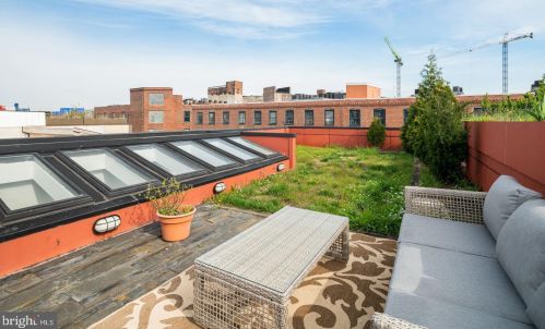 135 Laurel St, Philadelphia PA  19123-2315 exterior