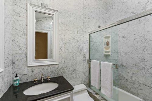 10 Durham Dr, Huntington Station NY 11746-5310 exterior