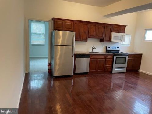 3301 16th St, Philadelphia PA  19140-4902 exterior