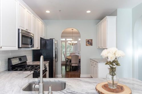 2200 Briarwood Blf, Atlanta GA 30319-4092 exterior