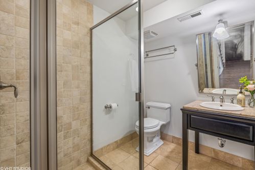 2044 Bissell St, Chicago IL 60614-4206 exterior