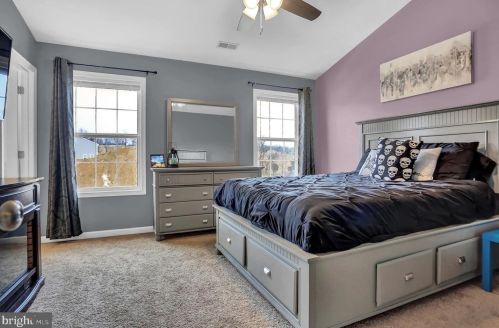 206 Overlook Dr, Hanover PA 17331-9136 exterior