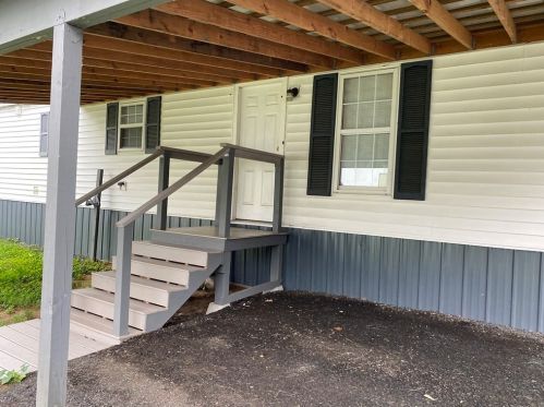 39 Lark Dr, Chicopee, MA 01020-4883