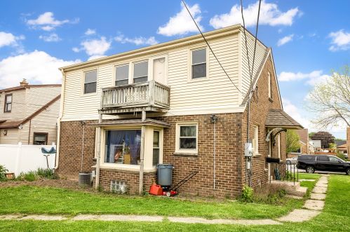 3555 16th St, Milwaukee, WI 53221-1617