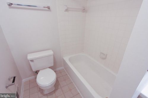 7800 Havenside Ter, Rockville MD 20855-2261 exterior