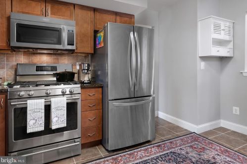 9 Cliveden Ct, Trenton NJ 08648-1400 exterior