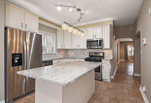 10730 Kedzie Ave, Chicago IL 60629-3532 exterior