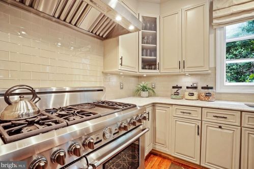 624 Live Oak Dr, Mc Lean VA 22101-1563 exterior