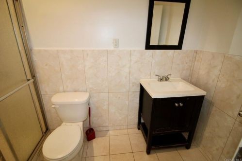 2029 Daly Ave, Bronx NY 10460-2834 exterior