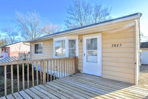 2825 Shoshone Rd, Waukegan, IL 60087-3616