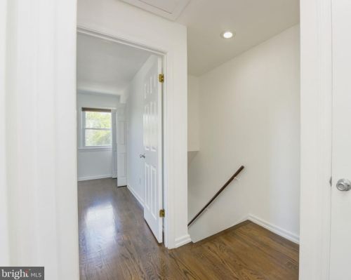 6916 Westhampton Dr, Alexandria VA 22307-1528 exterior