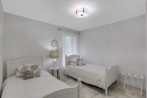 480 15th St, Naples FL 34117-4403 exterior