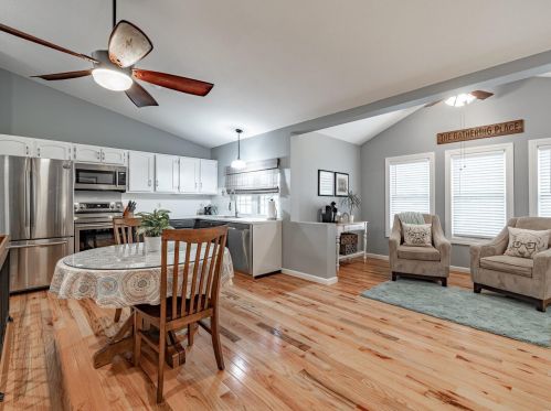 2922 Meramar Dr, Saint Louis MO 63129-5636 exterior