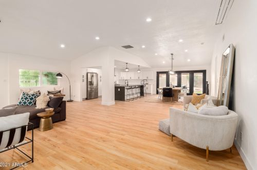 500 Aspen Dr, Chandler AZ  85226-2718 exterior