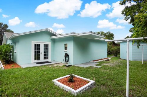 2012 Chelsea St, Tampa FL  33610-6124 exterior