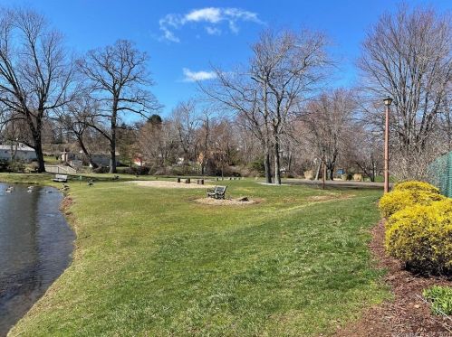 138 Metacomet Dr, Meriden CT  06450-3584 exterior