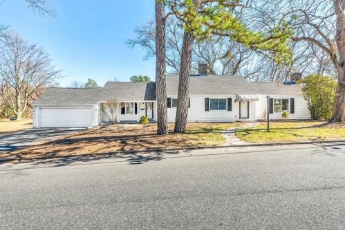 201 Overlook Dr, Springfield, MA 01118-1121