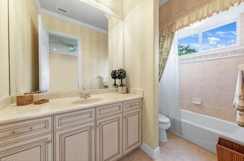 7511 Hogan Ct, Naples FL 34113-3055 exterior