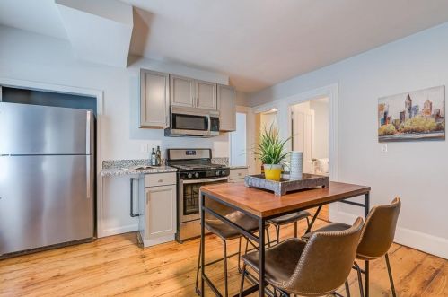 130 Sutton St, Providence, RI 02903-1476