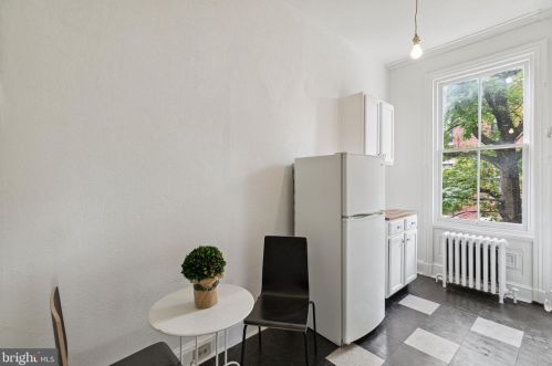 601 18 St, Philadelphia PA 19140-1013 exterior