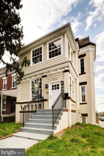 452 Newton Pl, Washington, DC 20010-1716