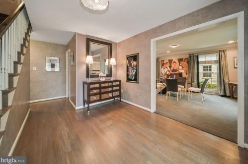 9221 Cranford Dr, Rockville, MD 20854-2230