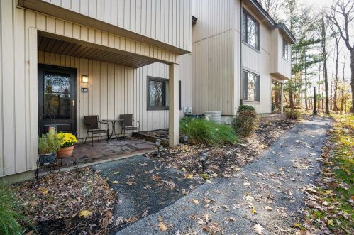 2709 Pine Cone Ct, Poughkeepsie, NY 12603-7117