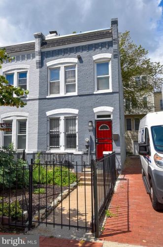 919 5th St, Washington DC  20003-4518 exterior