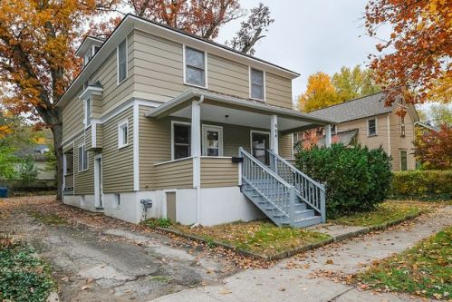 904 Vlg St, Kalamazoo MI  49008-1149 exterior