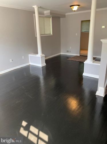 576 49th Pl, Washington, DC 20019-4725