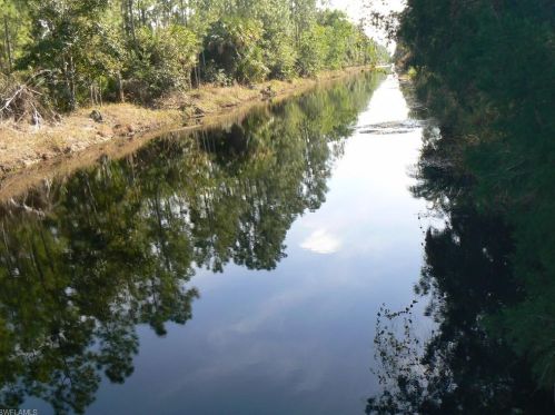 3215 5 Ave, Naples FL 34117-4111 exterior