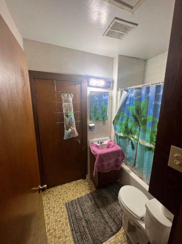 2013 70, Milwaukee WI 53213-1947 exterior