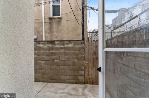 910 11 St, Philadelphia PA 19123-1101 exterior