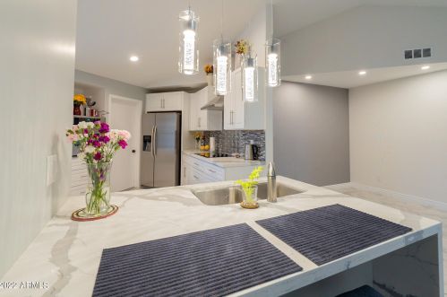 12814 40 Pl, Phoenix AZ 85050-8972 exterior