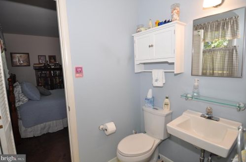 4 Hanover Dr, Cookstown NJ 08511-1005 exterior