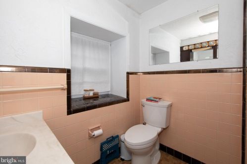 2367 Vly Rd, Huntingdon Valley PA 19006-6007 exterior