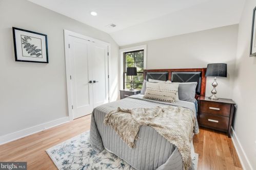 1505 Crestwood Dr, Alexandria VA  22302-2303 exterior