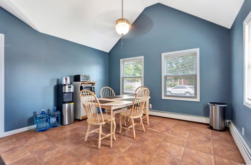 611 Bermuda Rd, Babylon NY 11704-7428 exterior