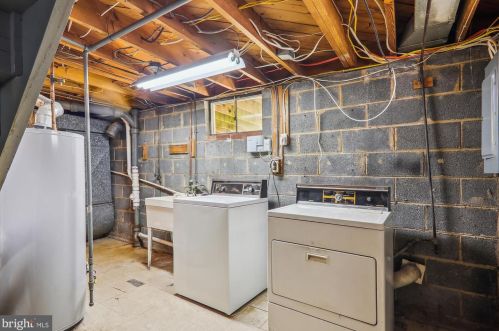 1904 Lewis Ave, Rockville MD 20851-2330 exterior