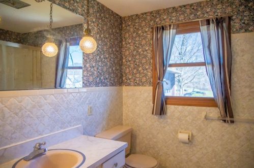 123 Bear Hole Rd, West Springfield MA 01089-1631 exterior