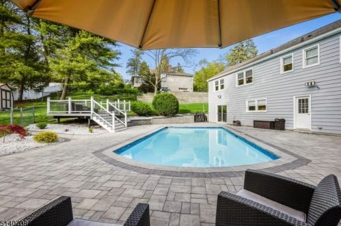 1626 Larkspur Dr, Mountainside NJ  07092-1347 exterior