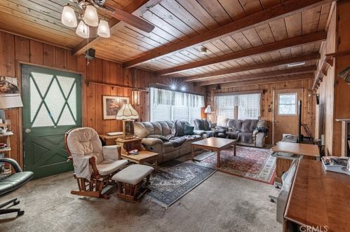 13815 Premiere Ave, Bellflower CA 90706-2221 exterior