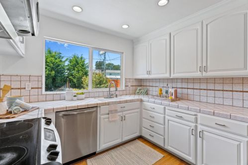 829 Monterey Ave, Capitola CA  95010-2343 exterior