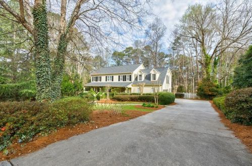 55 Chevaux Ct, Atlanta, GA 30342-1944