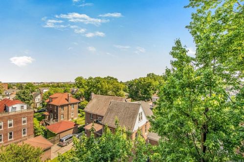 4320 Van Cortlandt Park, Bronx NY  10470-1952 exterior