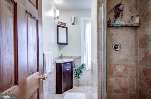 2004 Brandywine St, Philadelphia PA 19130-3204 exterior