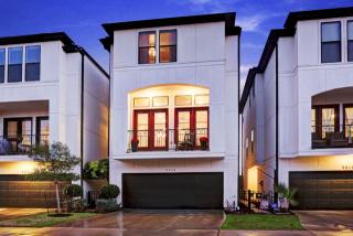 5815 Larkin St, Houston, TX 77007-1021