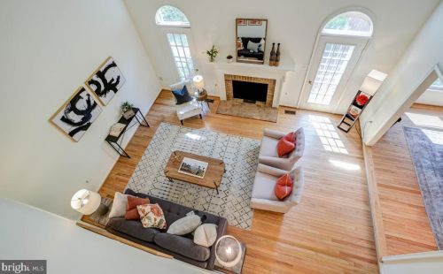 10135 Crestberry Pl, Bethesda MD 20817-1266 exterior