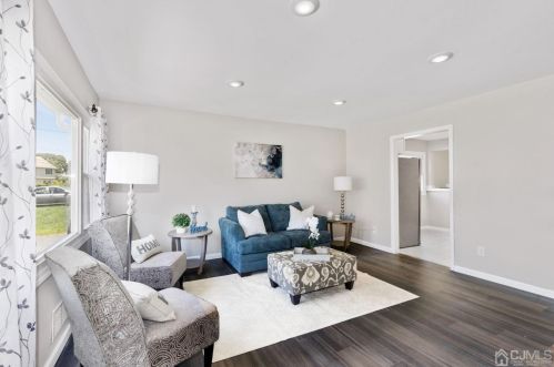 40 Markham Rd, Edison NJ  08817-4129 exterior